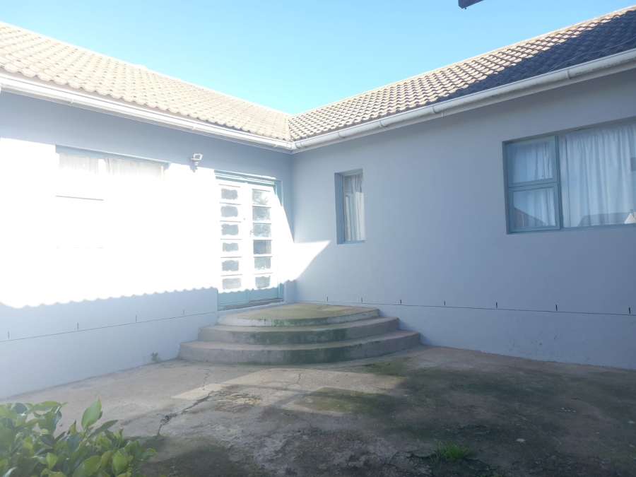 3 Bedroom Property for Sale in Hoogland Western Cape